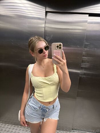 Milky D / milky_di nude photo #3