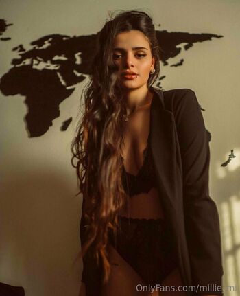 Millie / millie_mi nude photo #1