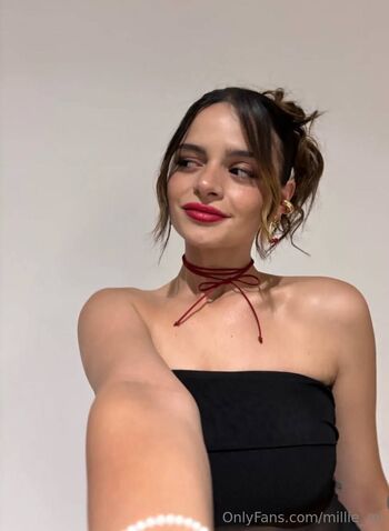 Millie / millie_mi nude photo #9
