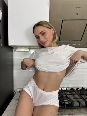 Mimi / mimipetite nude photo #1