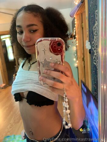 OnlyFans / minkastrawberry2 nude photo #15