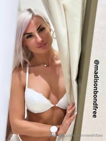 Minnie Whit / minniewhitee nude photo #9