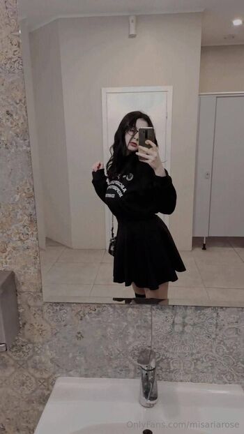 Aria Ros / misariarose nude photo #8