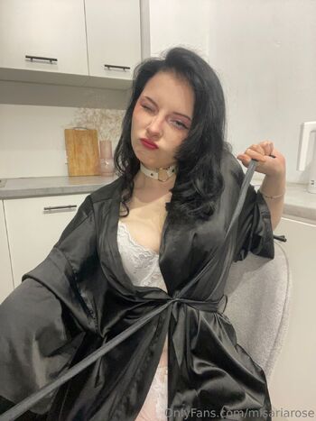 Aria Ros / misariarose nude photo #12