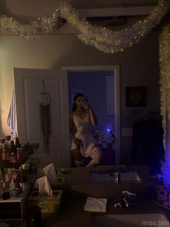 bri / miss.x.bee nude photo #2