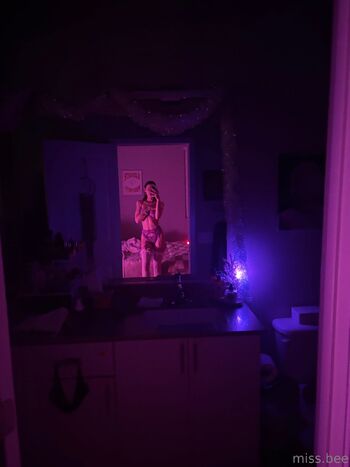 bri / miss.x.bee nude photo #3