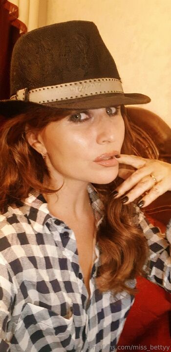 Bett / miss_bettyy nude photo #32