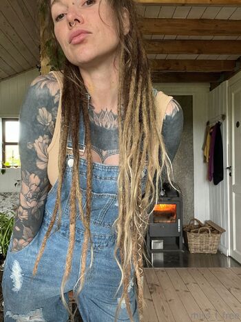 Miss F for fre / miss_f_free nude photo #1