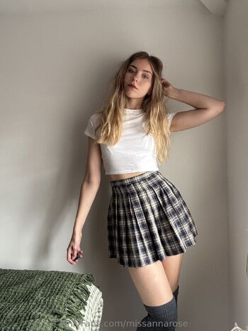 Ann / missannarose / annaroe05 nude photo #9