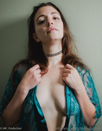 Dizz / missdizzum nude photo #26
