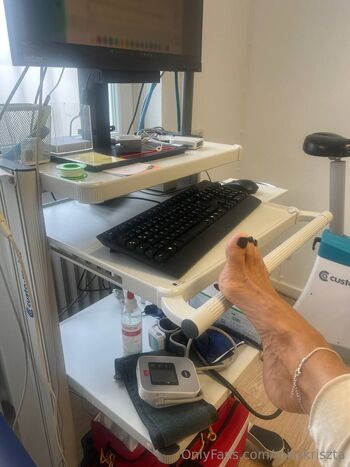 Kriszt / misskriszta / kriszta550 nude photo #23