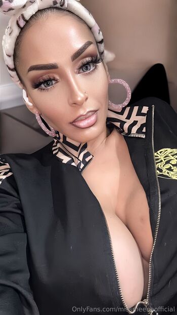 Pakistani Goddess FREE / missmeenaofficial nude photo #2