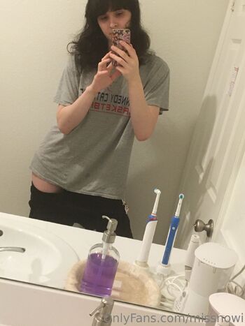 Now / missnowi nude photo #2