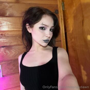 nikki / missnyxdawn nude photo #24
