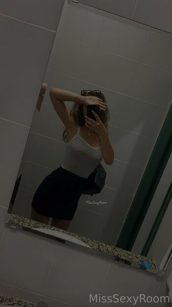 MissSexyRoomFRE / misssexyroomfree / misssexyroom_official nude photo #19