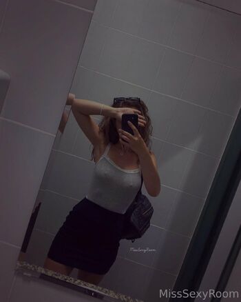 MissSexyRoomFRE / misssexyroomfree / misssexyroom_official nude photo #20