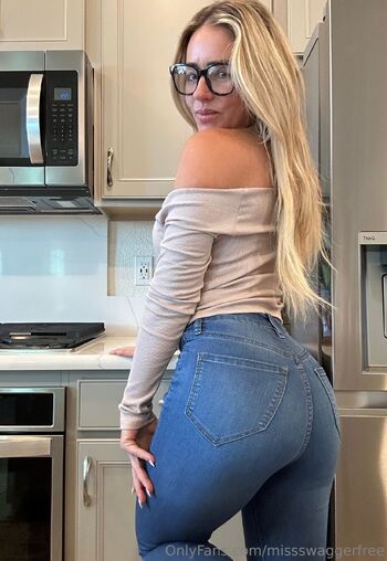 Miss Swagge / missswaggerfree / miss.swaggerxo / christine719922 nude photo #16