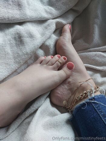 MissTinyFee / misstinyfeets nude photo #3