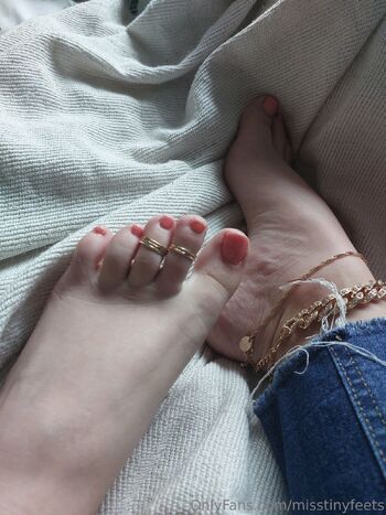 MissTinyFee / misstinyfeets nude photo #4