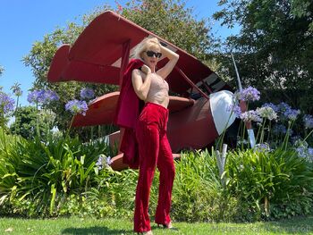 Karin von Kroft FREE / mistresskarin nude photo #2