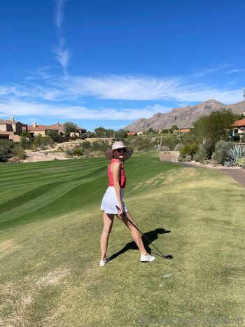 Karin von Kroft FREE / mistresskarin nude photo #6