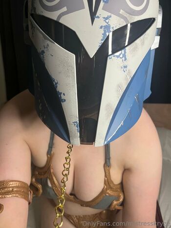 Kat / mistresskryze nude photo #10