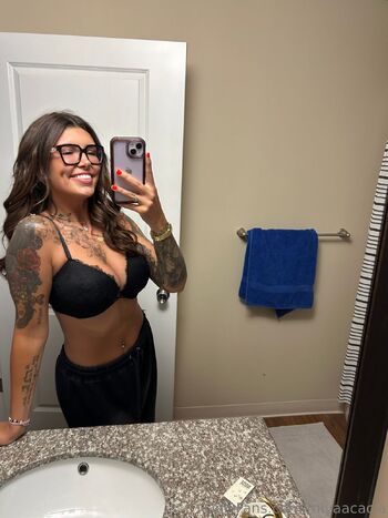 Miy / miyaacacia nude photo #3