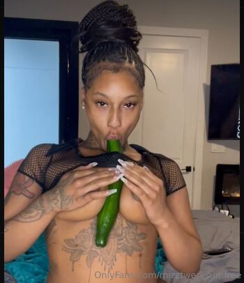 Mizztwerksumfreeno / mizztwerksumfree nude photo #39