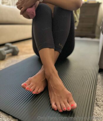 Molly C / mollyscutetoes / molly.gouttes nude photo #4