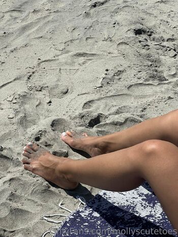 Molly C / mollyscutetoes / molly.gouttes nude photo #16