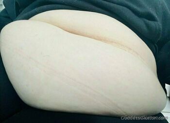 Mommy Alara Glutto / mommyglutton nude photo #6