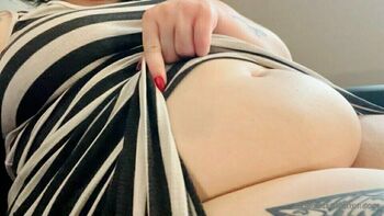 Mommy Alara Glutto / mommyglutton nude photo #8