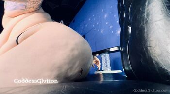 Mommy Alara Glutto / mommyglutton nude photo #14