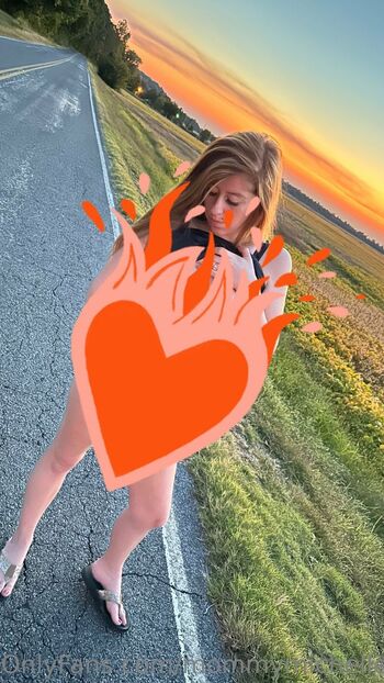 Michelle / mommymichelle_420 nude photo #10