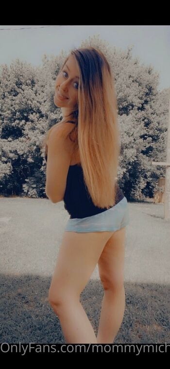 Michelle / mommymichelle_420 nude photo #28