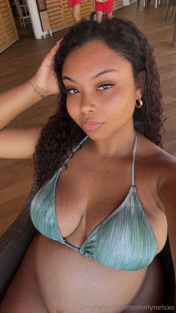Nel / mommynelsxo nude photo #2