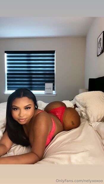 Nel / mommynelsxo nude photo #13