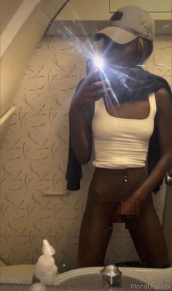 Mona Ony / monaonyxxx nude photo #4