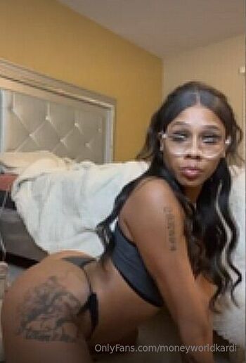 MONEYWORLDKARD / moneyworldkardi nude photo #29