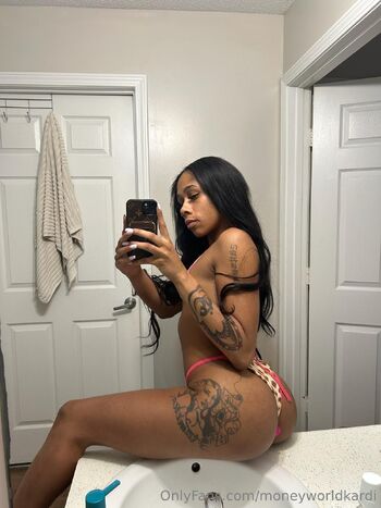 MONEYWORLDKARD / moneyworldkardi nude photo #37