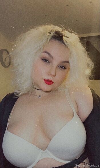 Monique Goddes / moniiquefox nude photo #14