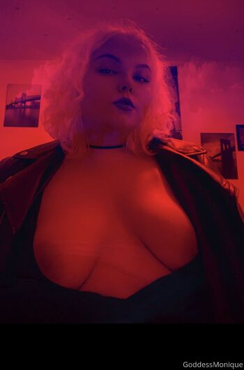 Monique Goddes / moniiquefox nude photo #15