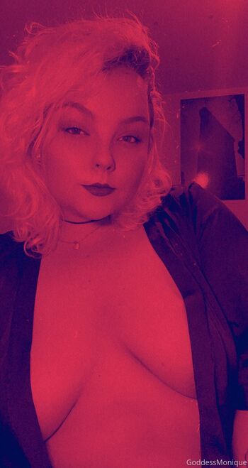 Monique Goddes / moniiquefox nude photo #33