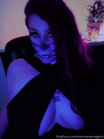 Monroe Menageri / monroemenagerie nude photo #9