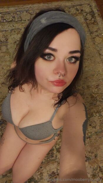 Amy / mooberrybunny nude photo #33