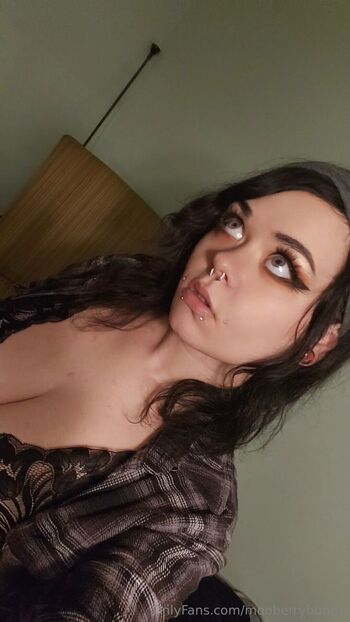 Amy / mooberrybunny nude photo #39