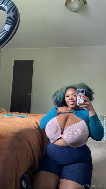 Moody Boobie / moodybb / msmoodybby / bustyebonyslxt / msmoodybb nude photo #7