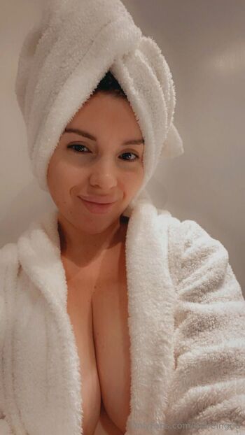 Your online girlfrien / moreingrid / redheadingrid nude photo #15