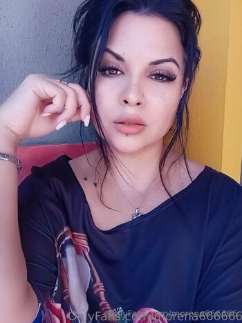 Annie / morena666666 nude photo #1