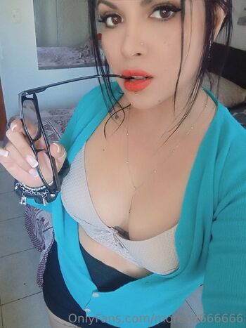 Annie / morena666666 nude photo #19